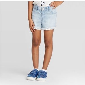 🛍3/$12🛍Cat & Jack Toddler Girls' Lace Hem Jean Shorts -Light Wash in Size 3T